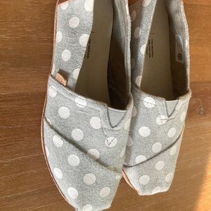 TOMS, Grey with white dots, Size 8